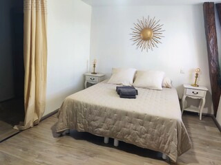 Delphine room Salers light